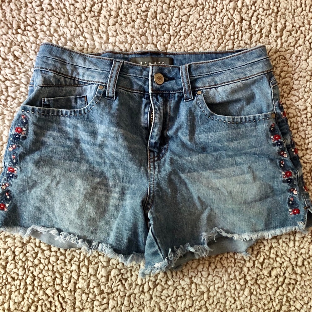 Jean shorts with flowered pattern